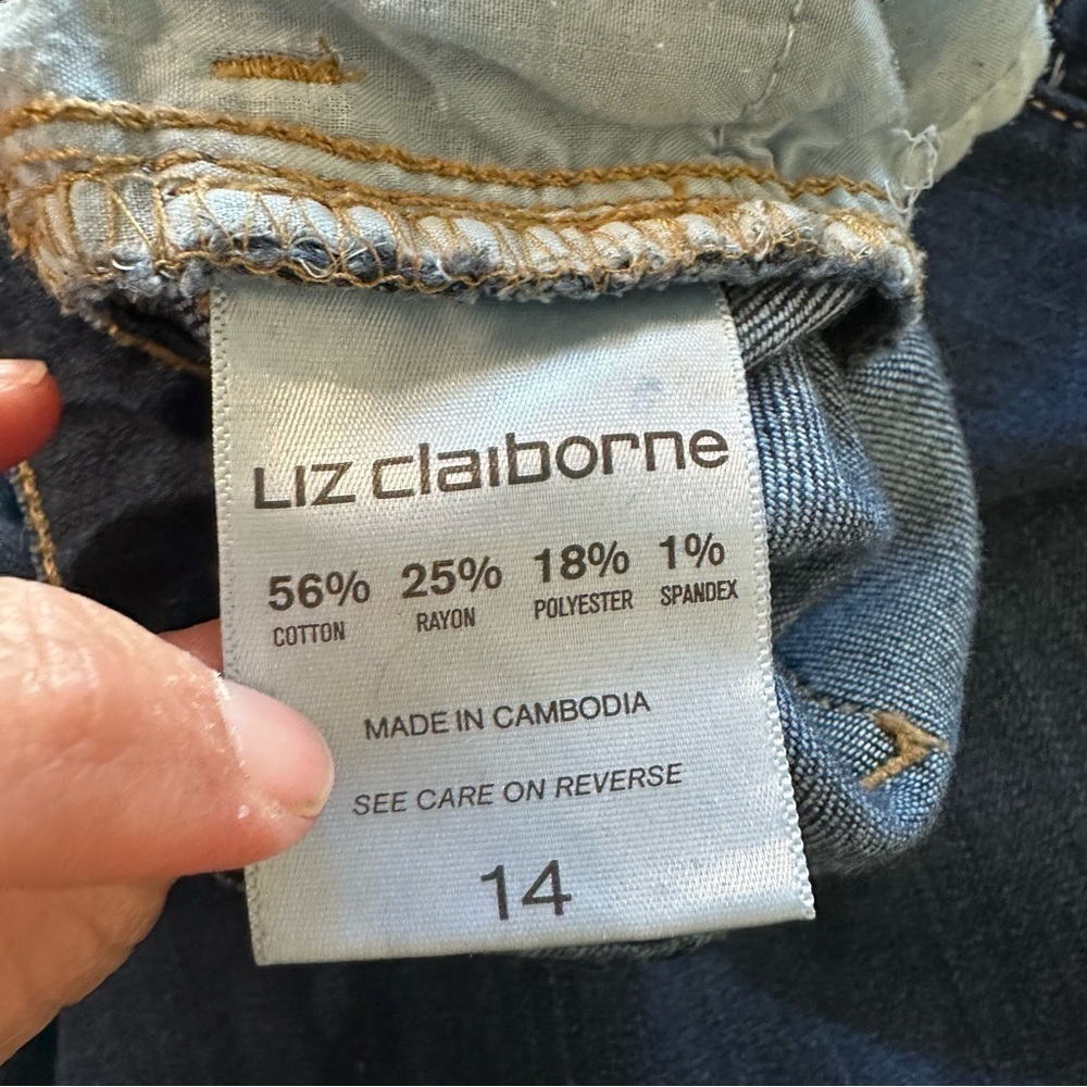 Liz Clairborne women's size 14 curvy fit, skinny leg - Picture 4 of 5